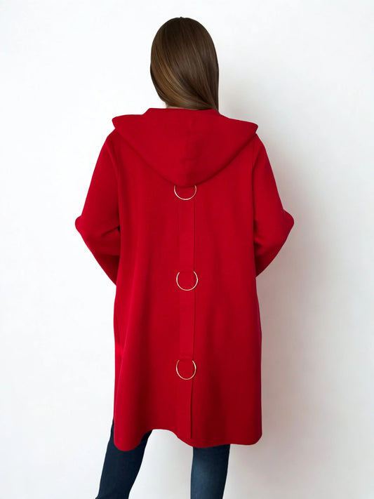Abrigo Rojo Oversize con Caapucha – Poder, elegancia y actitud