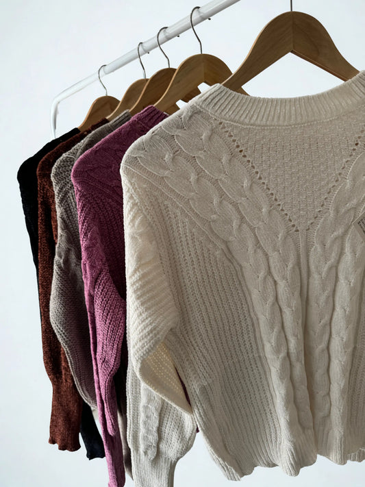 Sweater Chenille Trenzado Cuello Redondo – Delicadeza y estilo que abrigan