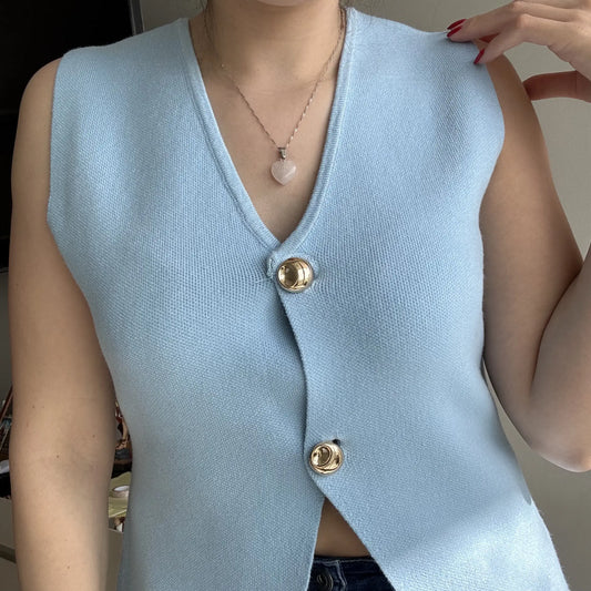 Gilet Mujer Tejido Celeste con Dos Botones Dorados