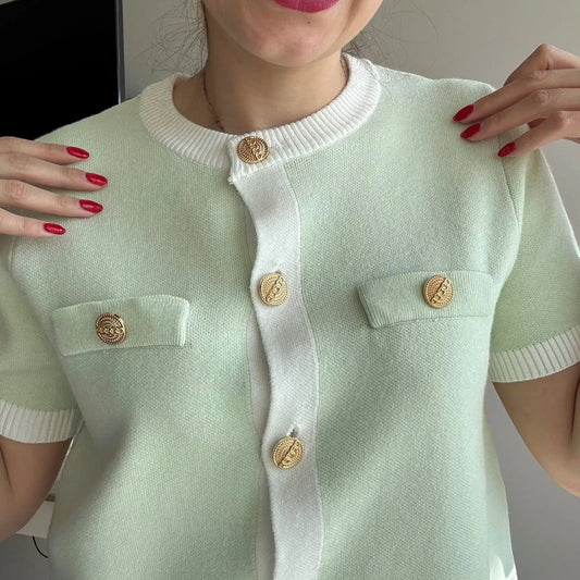Top de Punto Verde con Botones Dorados – RIAVVIARE®